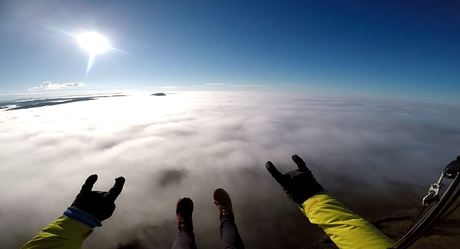 ecole parapente poupet vol libre au dessus mer de brouillard salins les bains