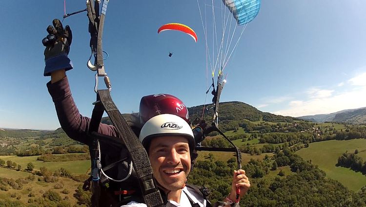 faire un biplace en parapente avec le sourire au poupet