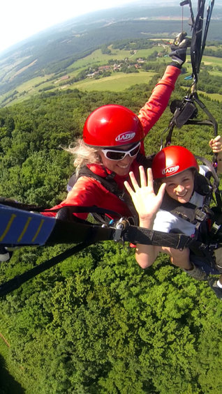 vol en biploace avec un enfant au poupet