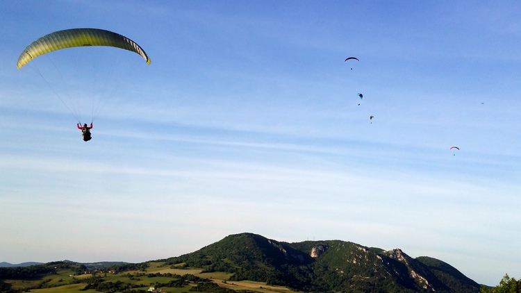 vol au dessus du mont poupet parapente